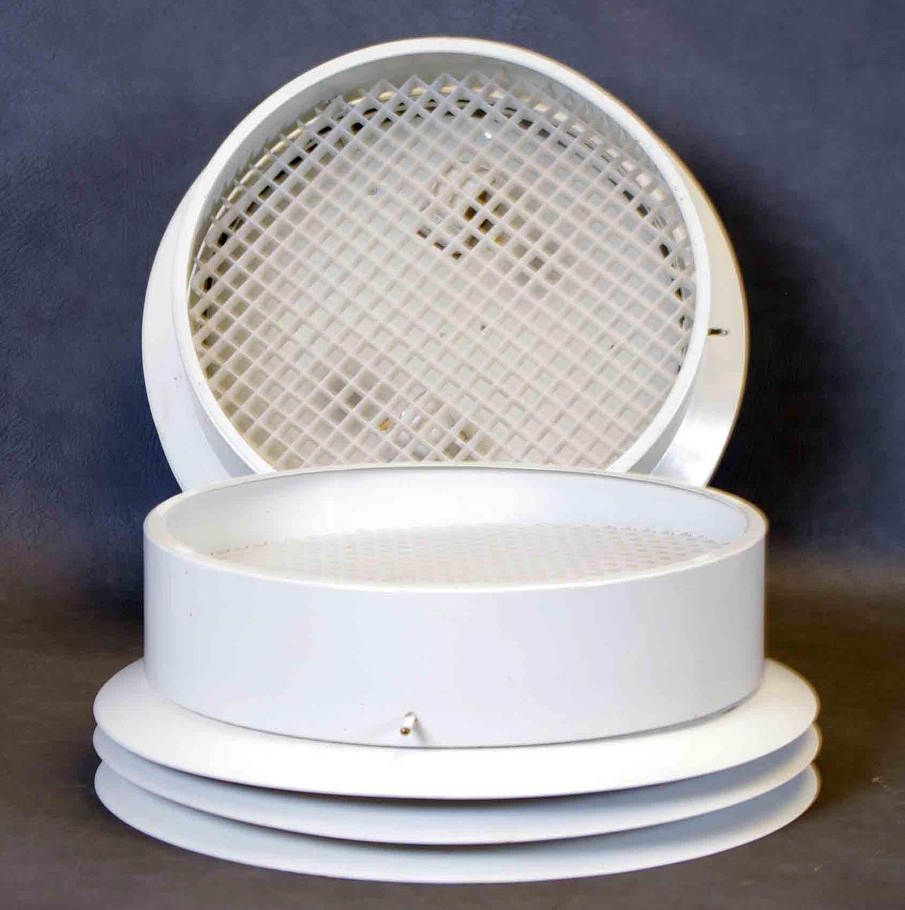 TAKARMATURER, 1 par, vitlackerad plåt.