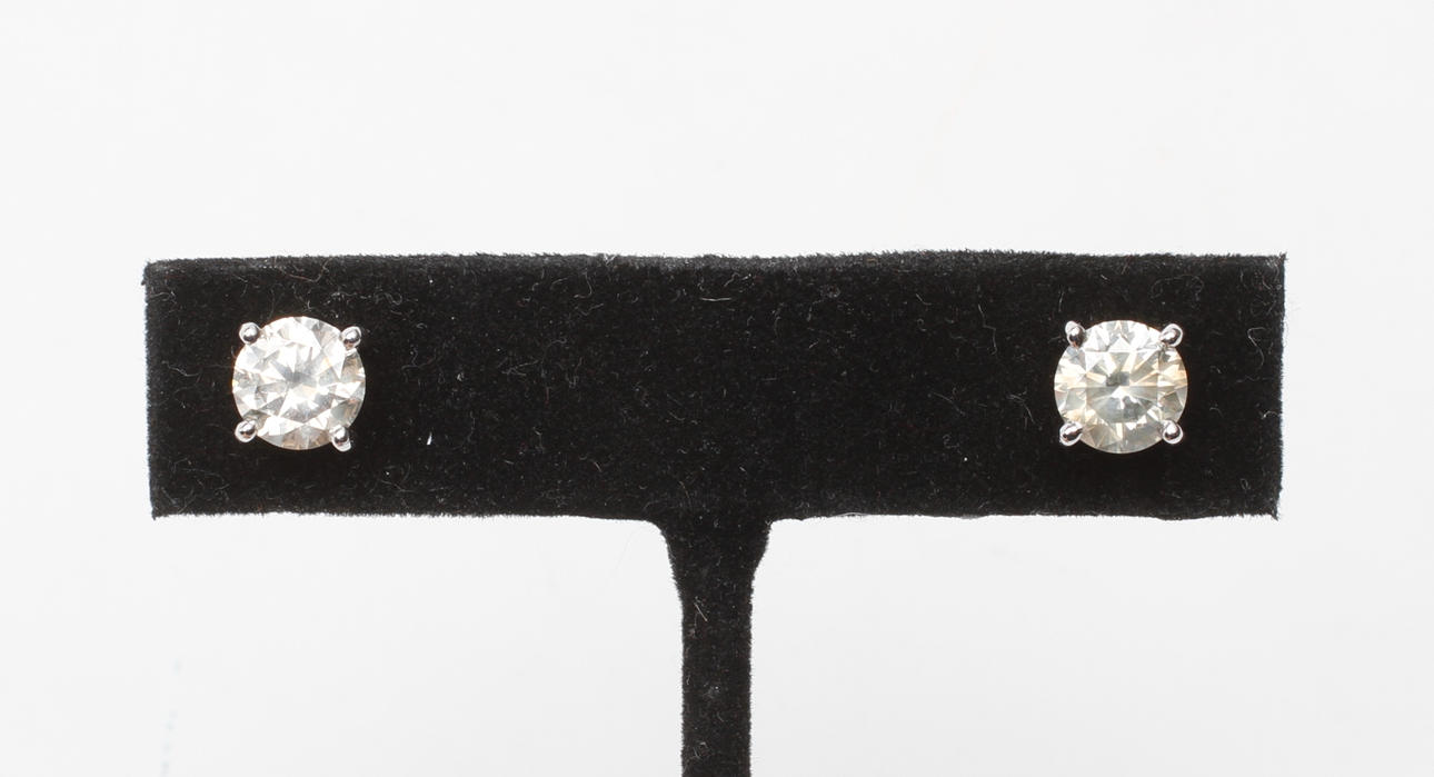 ÖRHÄNGEN, ett par, 18k vitguld med diamanter totalt 3,15 ct.