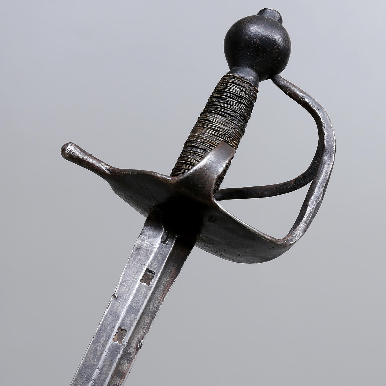 MANSKAPSVÄRJA m/1685 med tumbygel.