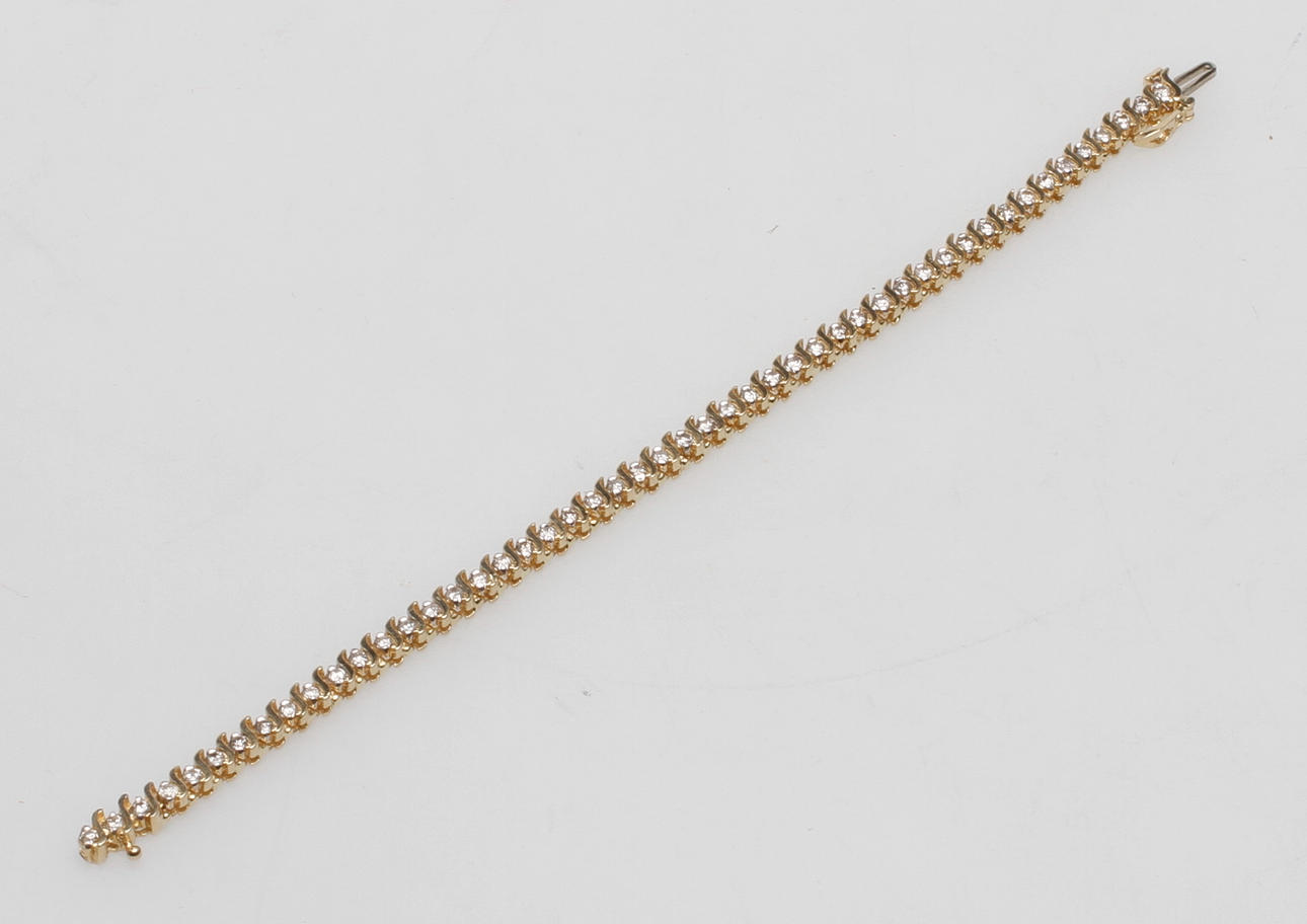 ARMBAND, 14k guld med diamanter, totalt ca 3,43ct, vikt ca 15 gram.