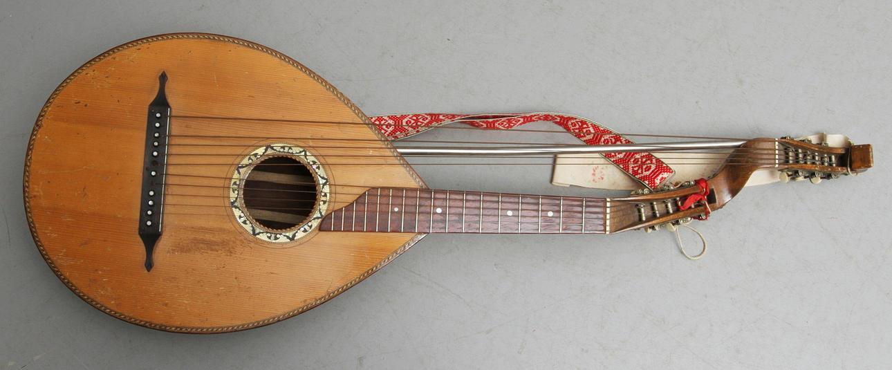 LUTA, 10 strängad, 1900-tal.