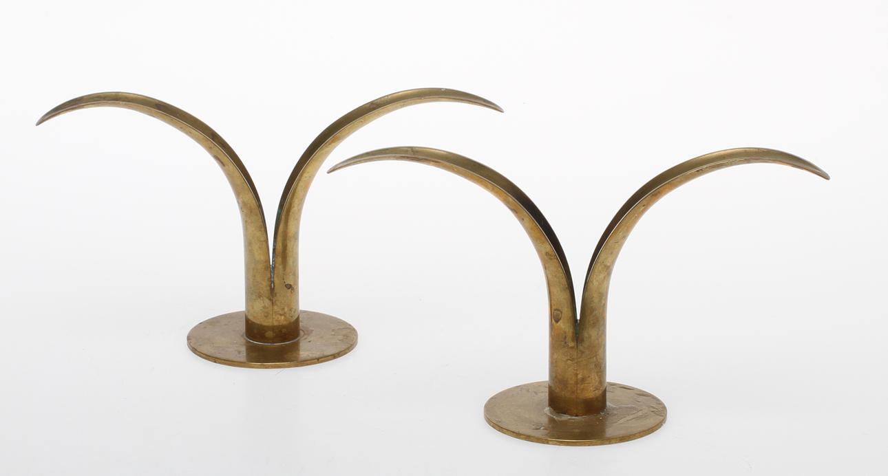 LJUSSTAKAR, 1 par, mässing, "Liljan", Ivar Ålenius Björk, Ystad Metall. 1900-tal.