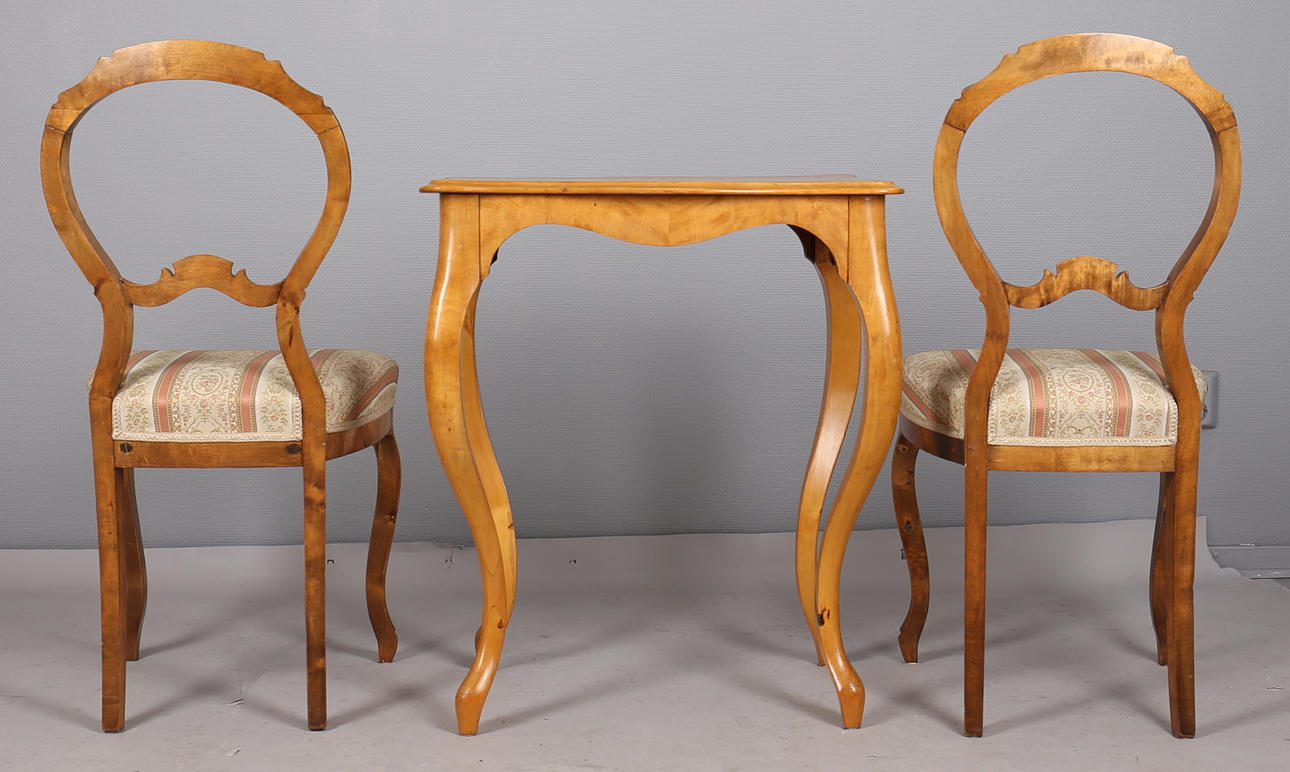BORD + 2 STOLAR i rokokostil, 1900-talets början.