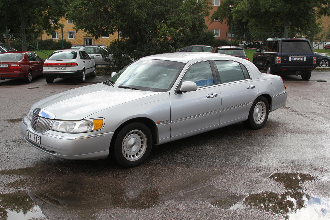 LINCOLN, Town car executive, 1998.