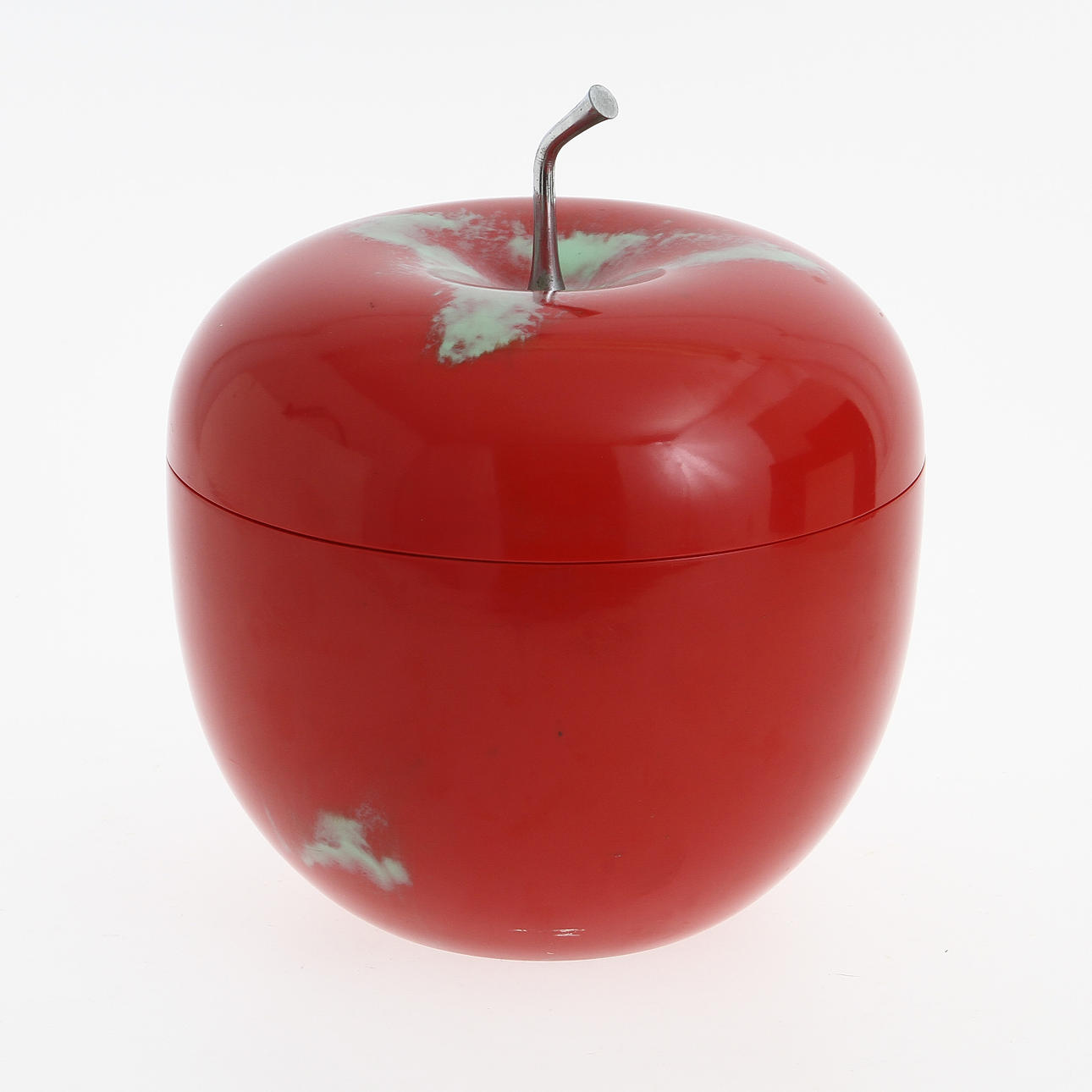 ISHINK. Eagle, Japan. Äpple, röd plast. 1970-tal.