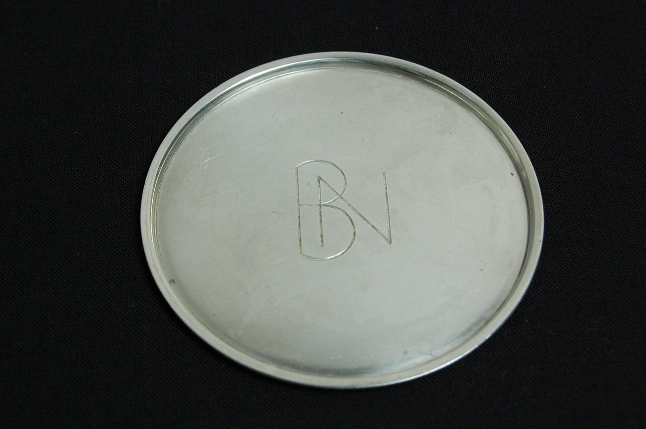 WIWEN NILSSON. glasunderlägg, sterlingsilver, Lund, 1945, vikt 35 g.