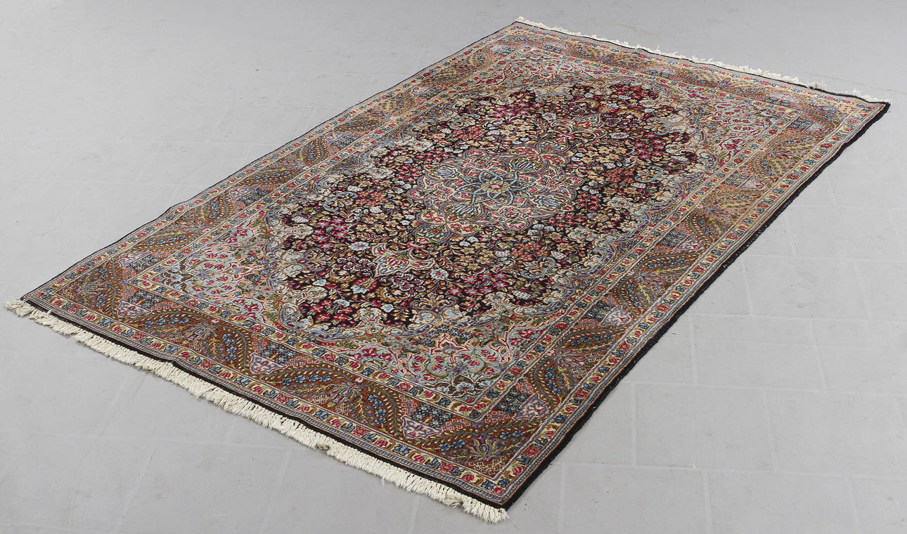 ORIENTALISK MATTA, Kirman, 255 x 160 cm.