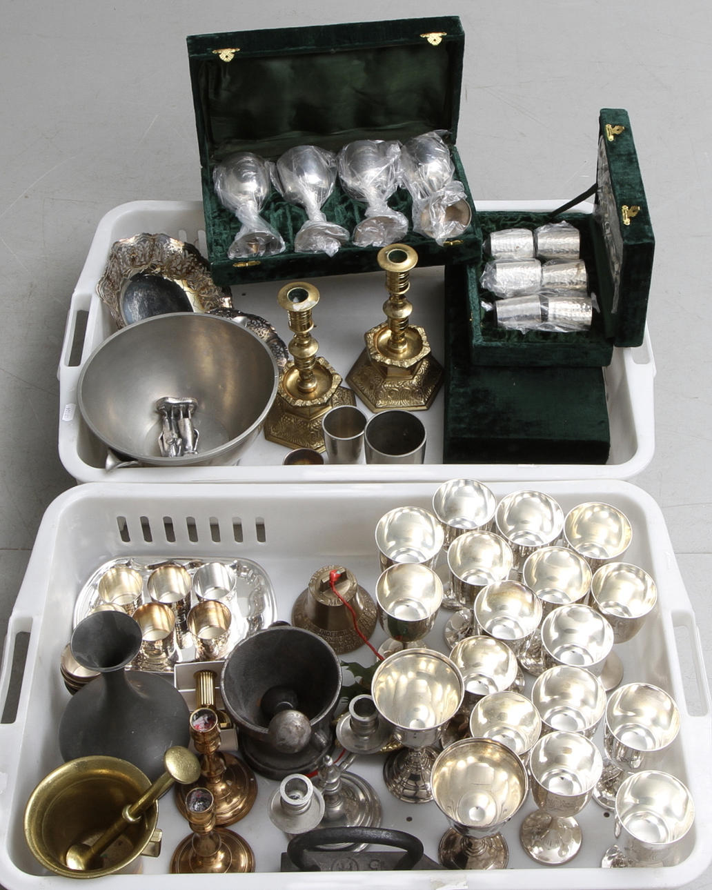 METALLFÖREMÅL, 1800-1900-tal.