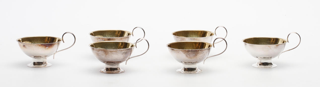 PUNCHMUGGAR, 6 st, silver, vikt ca 223 gram.