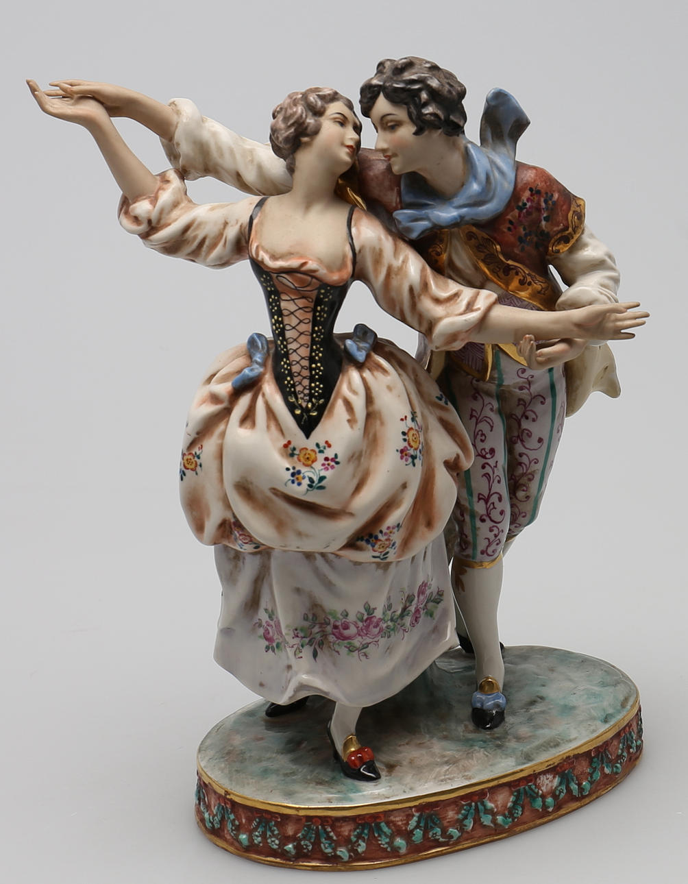 FIGURIN i porslin. Dansande par, Märkt F W. Made in Germany.