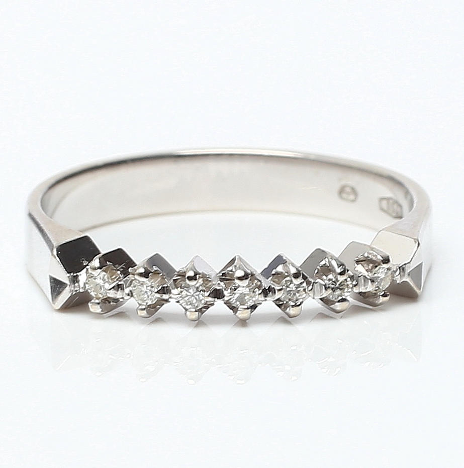 HALVALLIANSRING, 18K vitguld, diamanter ca 0,07 ctv.