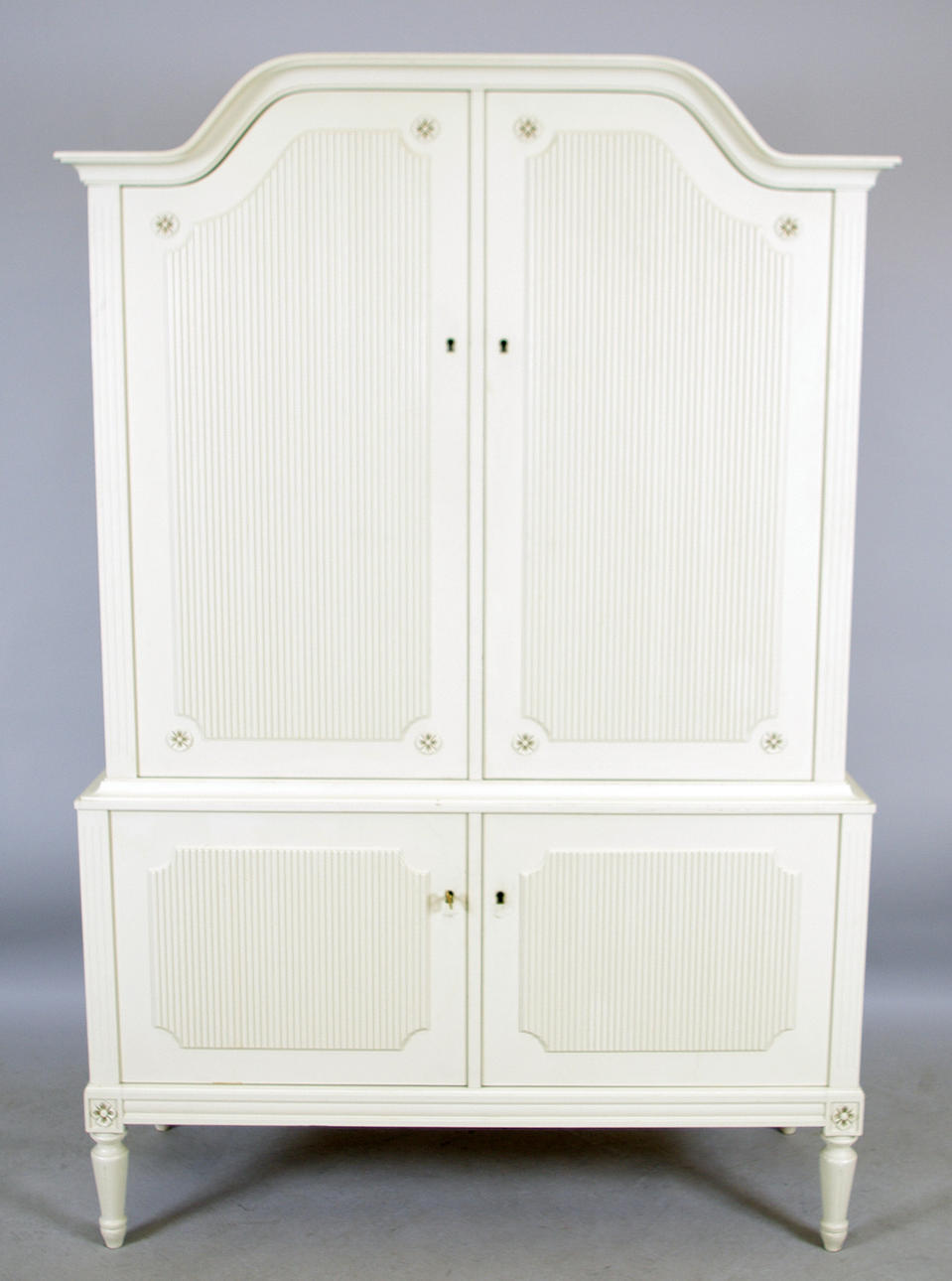 MATSALSSKÅP, vitmålat, gustaviansk stil, 1900-tal.