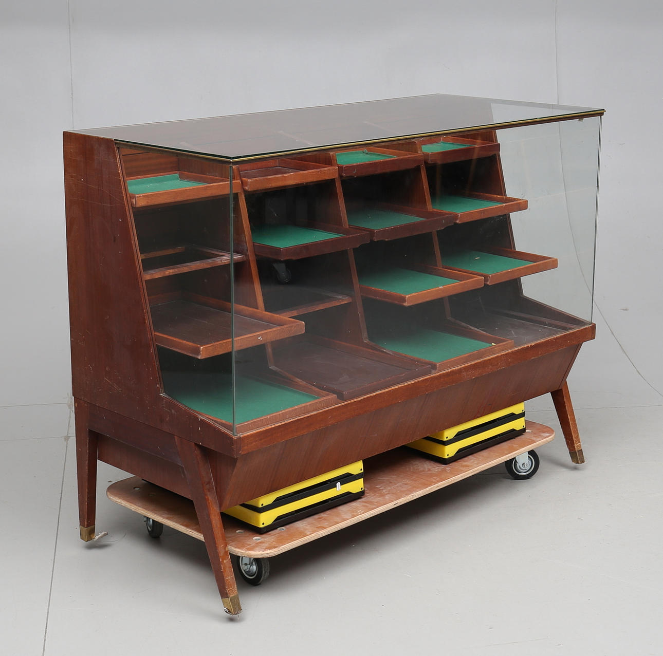 BUTIKSTÆLLER/TÆLLER, 1900-tallet.