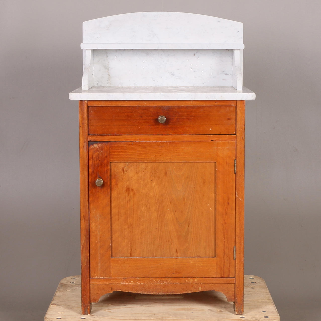 LAVOAR, med stenskiva, omkring 1900.