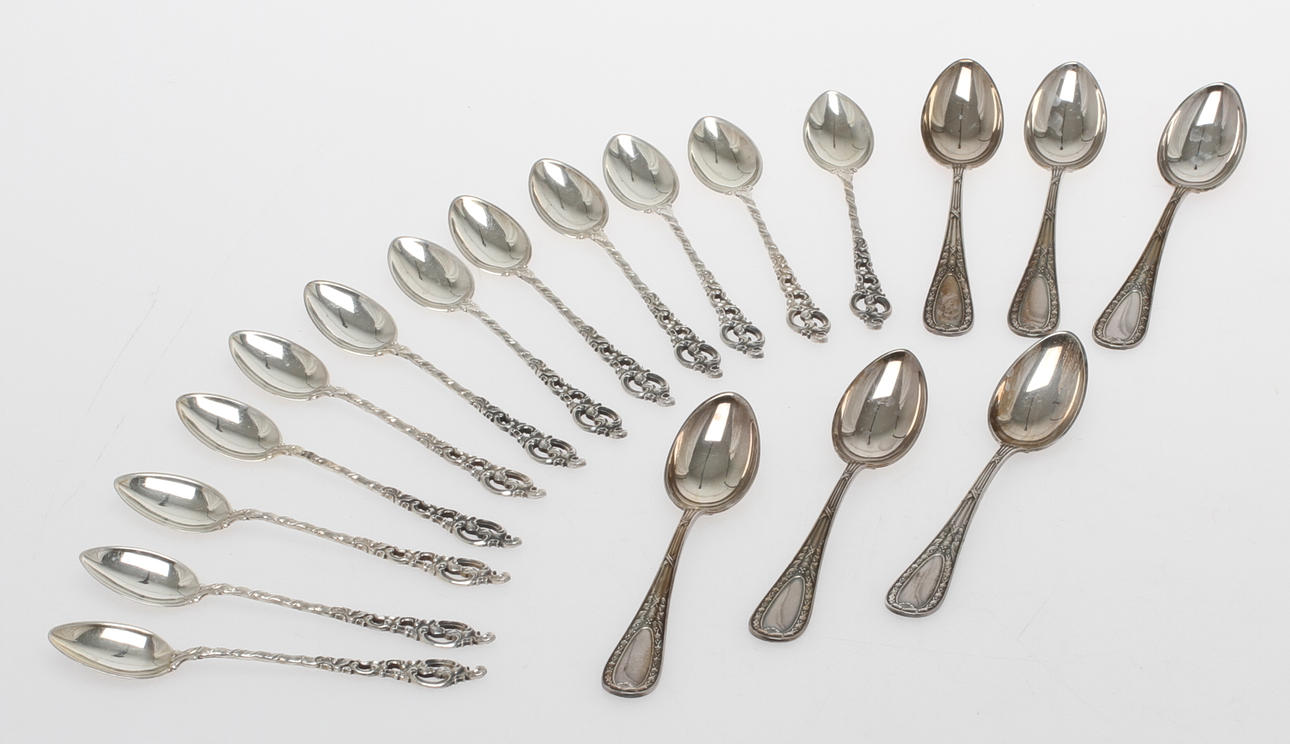 KAFFESKEDAR, silver, 2 modeller, bland annat "Louis XVI" CG Hallberg. Tot vikt 185 gram.