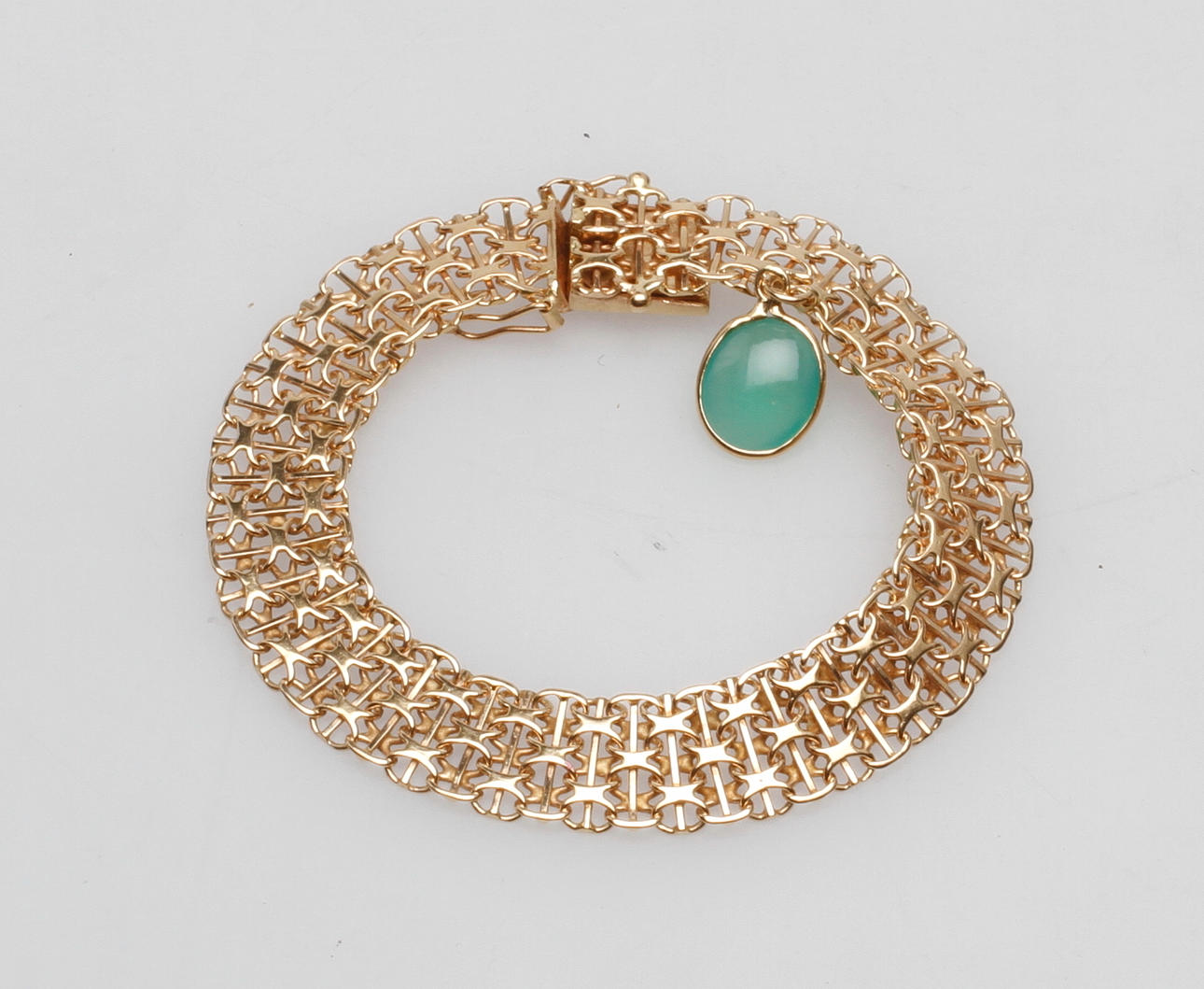 ARMBAND X-LÄNK MED STAVsamt BERLOCK, 18k guld, vikt ca 17,9 gr.