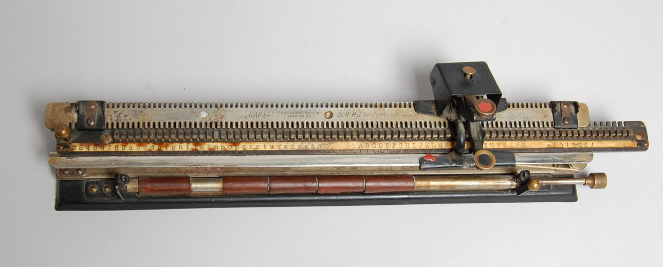 FICKSKRIVMASKIN, modell " KARLI " Taschenschreib Maschine, från 1922.