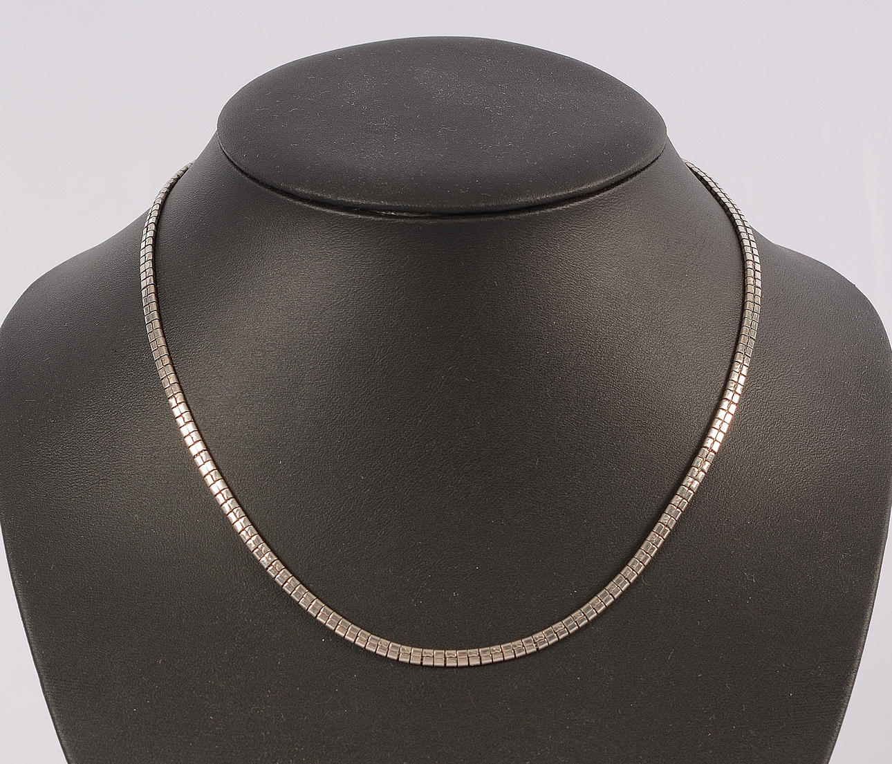HALSCOLLIER, silver, Mema.
