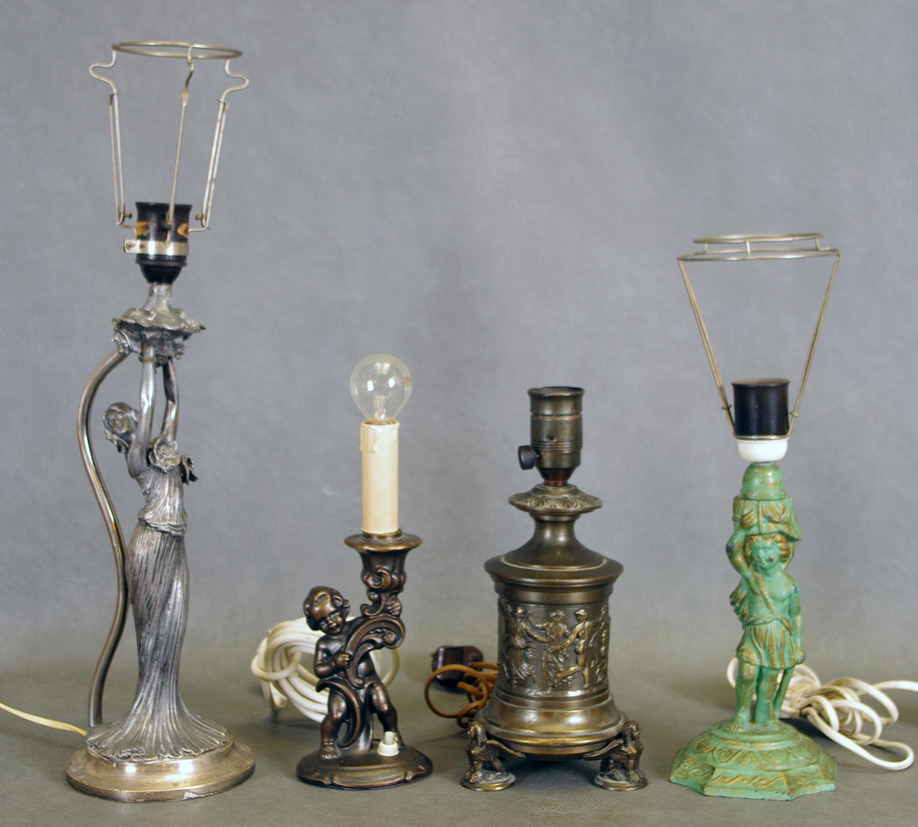 BORDSLAMPOR, 4 stycken, olika metaller.