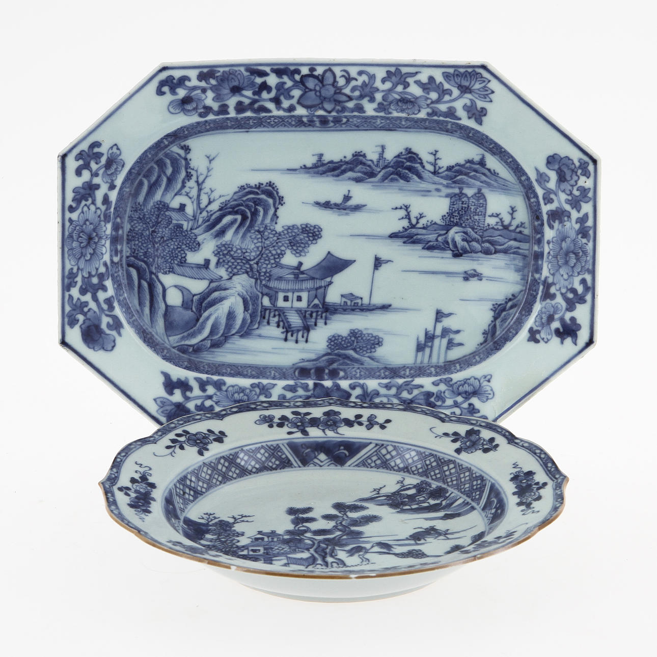 STEKFAT samt TALLRIK, porslin, Kina, 1700-tal.