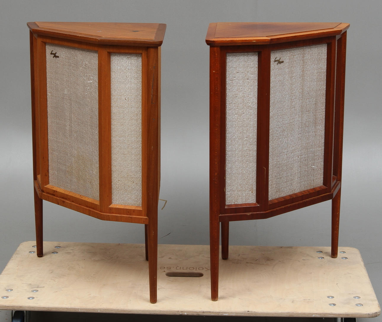 HÖGTALARE, 1 par, hörnmodell, Luxor HF-104.