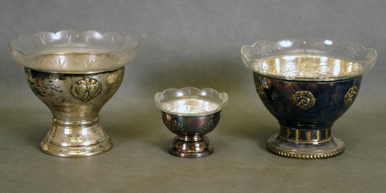 SKÅLAR, 3 stycken, nysilver med glasinsats.