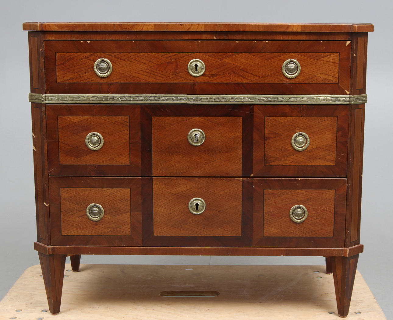 BYRÅ, Sengustaviansk stil, 1800 tal.