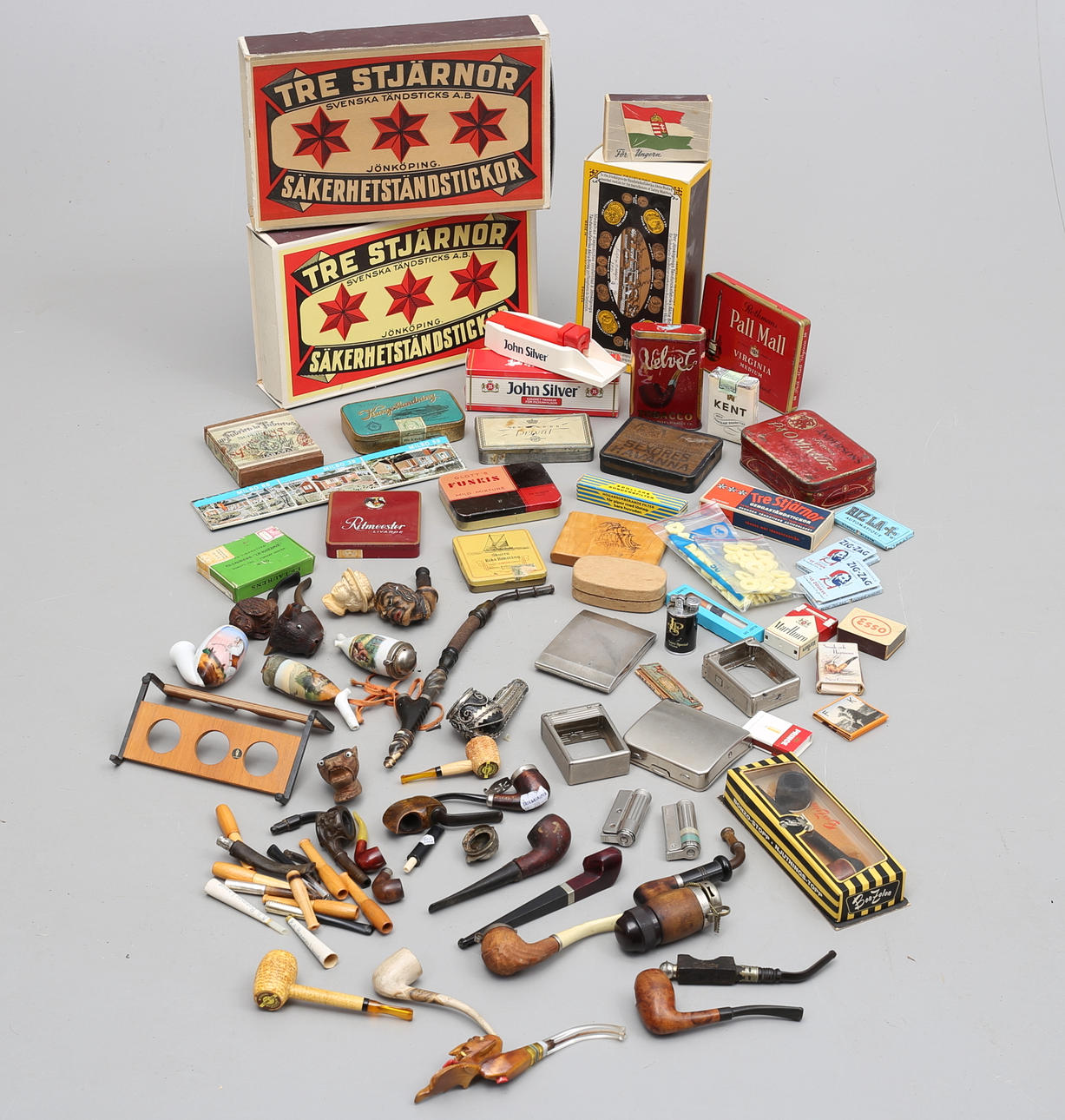 PFEIFEN, STREICHHÖLZER, TABAKKISTEN, FEUERZEUG, 1900.