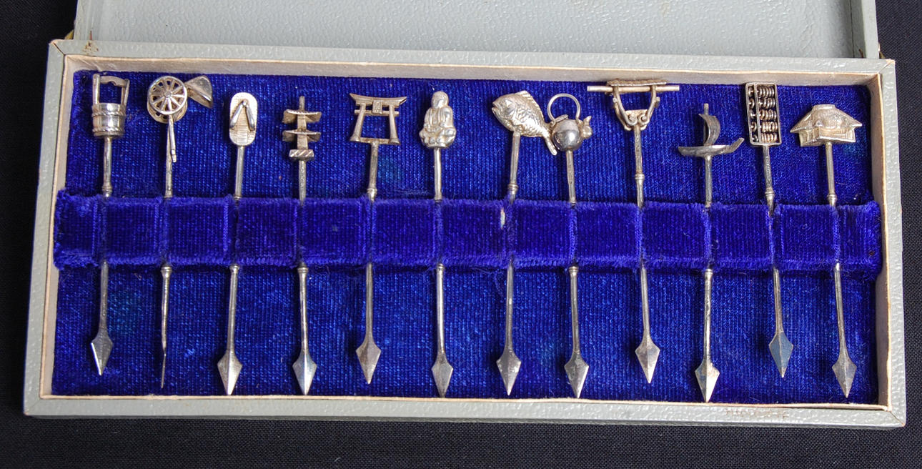 COCTAILPINNAR, 12 st silver, orientaliska motiv.