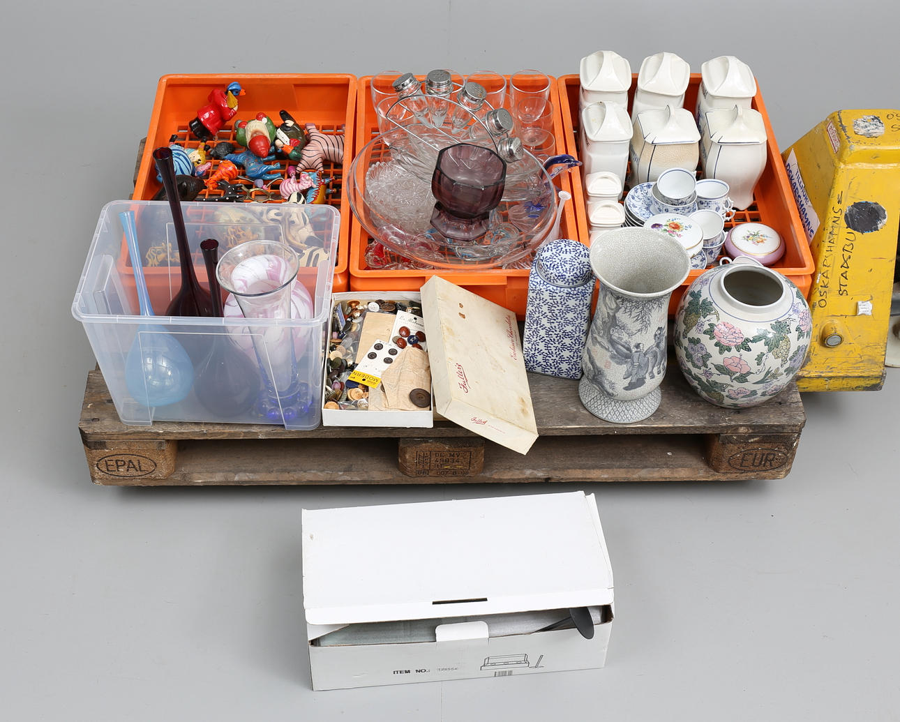 STORT PARTI GLAS & PORSLIN MM ca 90 delar.