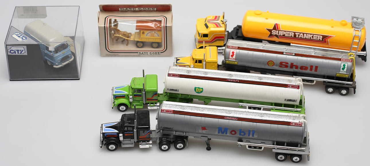 LEKSAKSBILAR (6). Bl a Playart. Lledo, City etc.