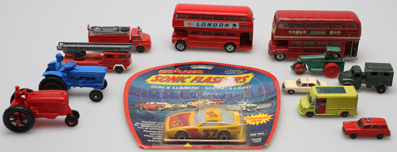 LEKSAKSBILAR (12). Majorette, Lesny, Wiking, Husky, Corgi Toys.