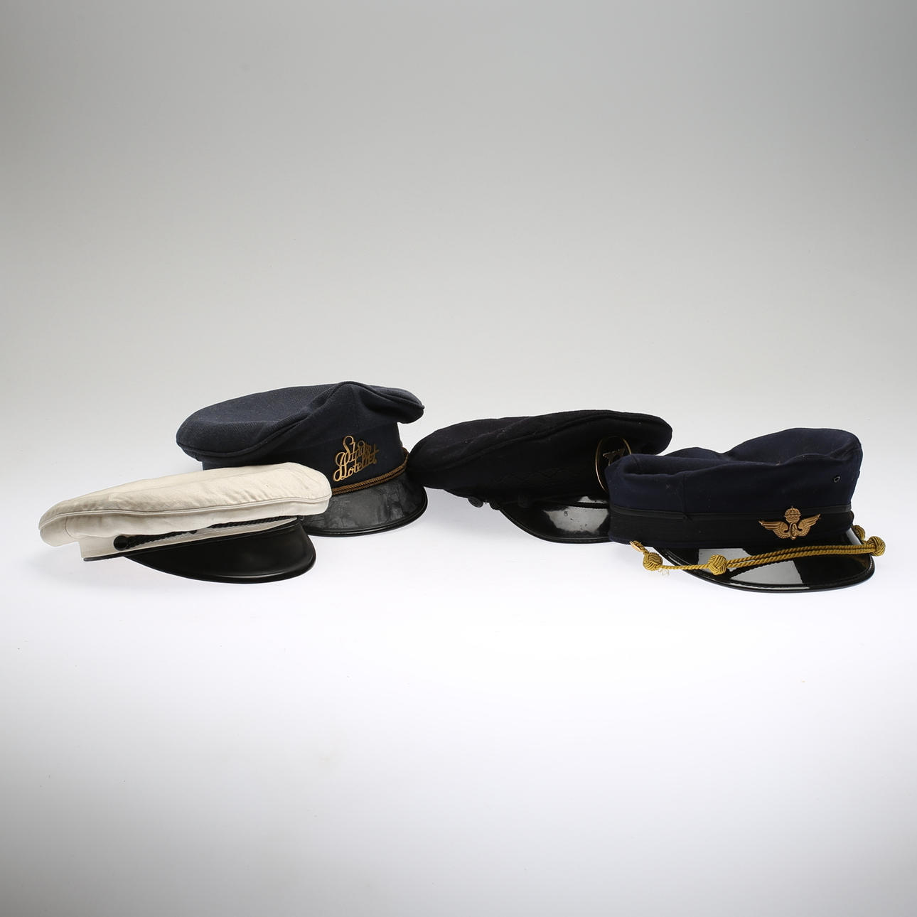 KAPTENSMÖSSOR, 4 st, 1900-tal.