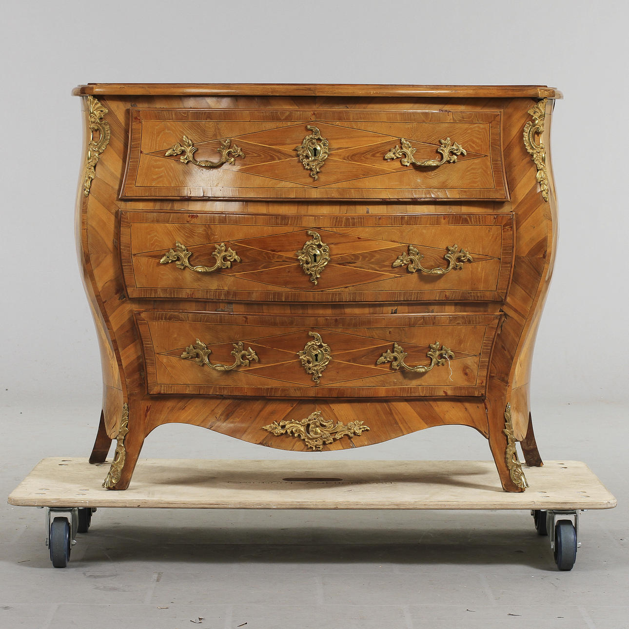 BYRÅ, rokokostil, 1900-talets början.