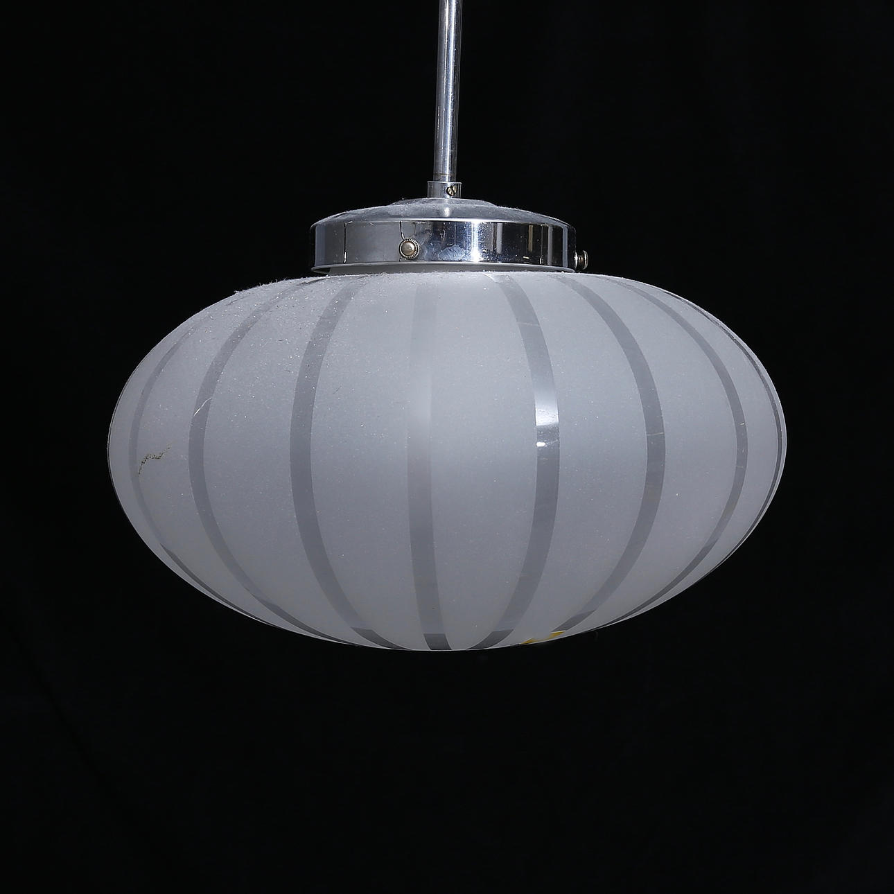 DECKENLAMPE, mit Glaskuppel, 1940er Jahre.