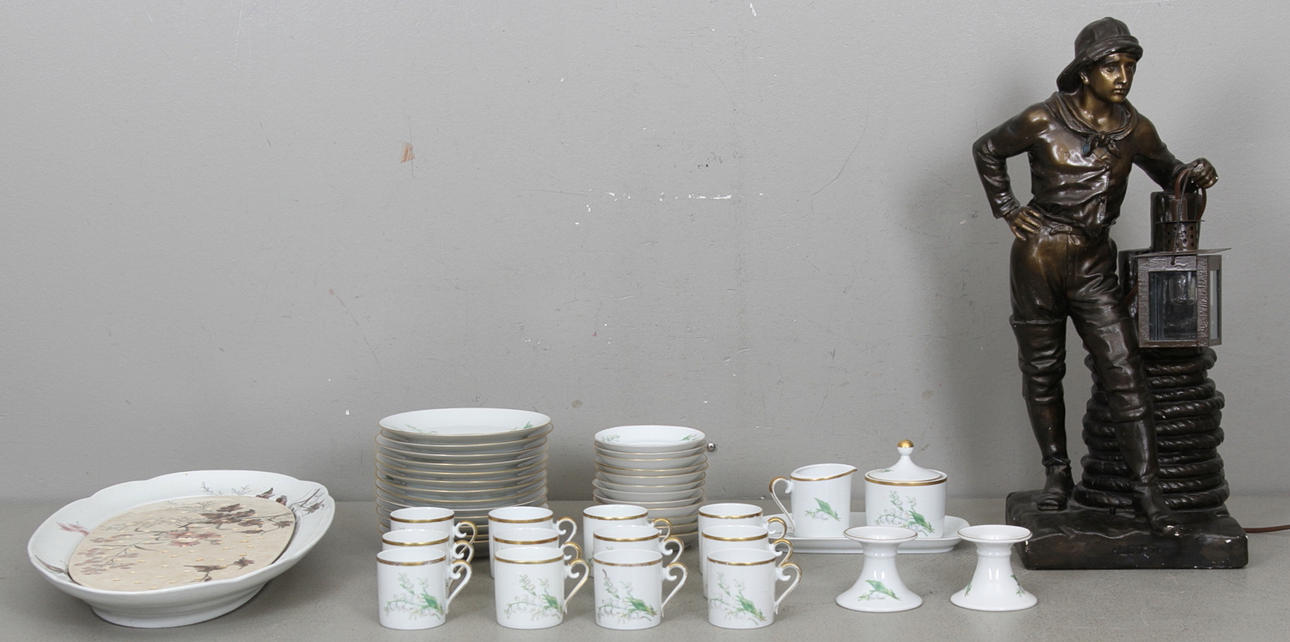 BORDSLAMPA, KAFFEGODS samt FISKFAT.