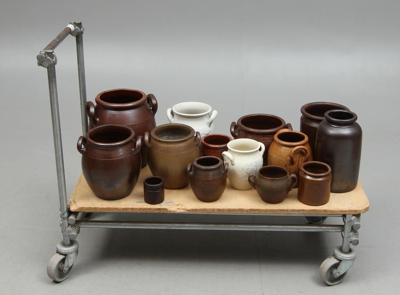 PARTI KRUS, 14 st, keramik, Höganäs, Raus, Gustavsberg, Rörstrand, Wallåkra med mera, 1900-tal.