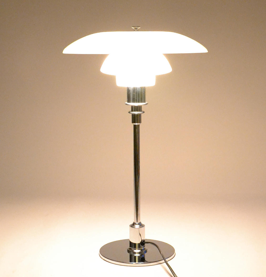 POUL HENNINGSEN. PH 3/2 BORDLAMPE.