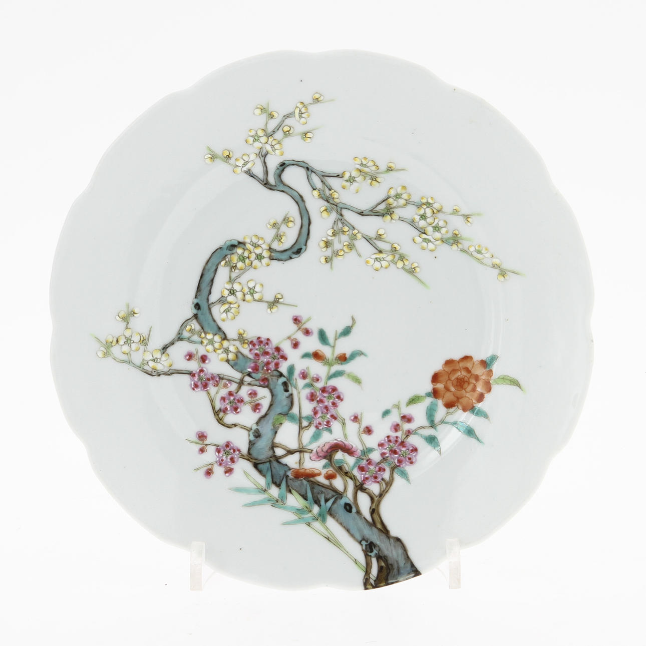 SKÅLFAT och TALLRIKAR, 2 st, Kina, 1900-tal.