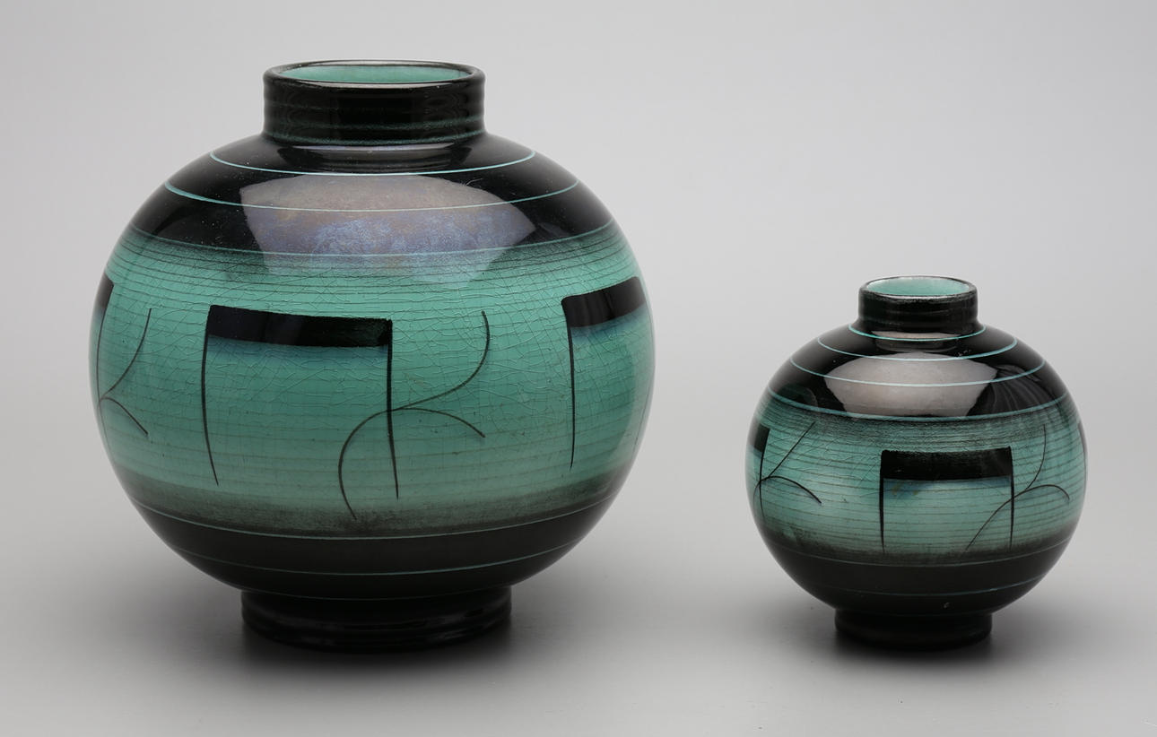 VASER 2 st, flintgods, art deco, "Serie V", Ilse Claesson, Rörstrand.