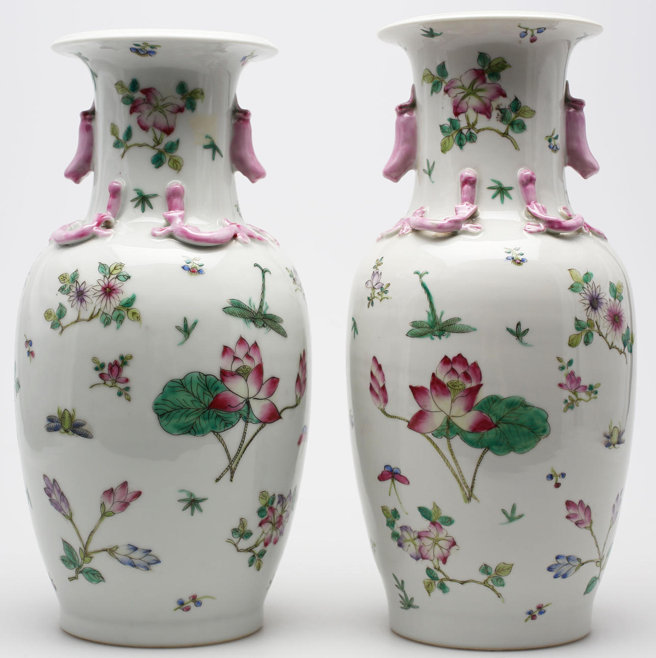 GOLVVASER, ett par snarlika, porslin, Kina, 1900-tal.