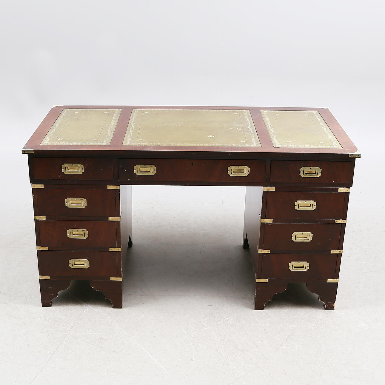 SCHREIBTISCH, freistehend, englischer Typ, 1900er Jahre.