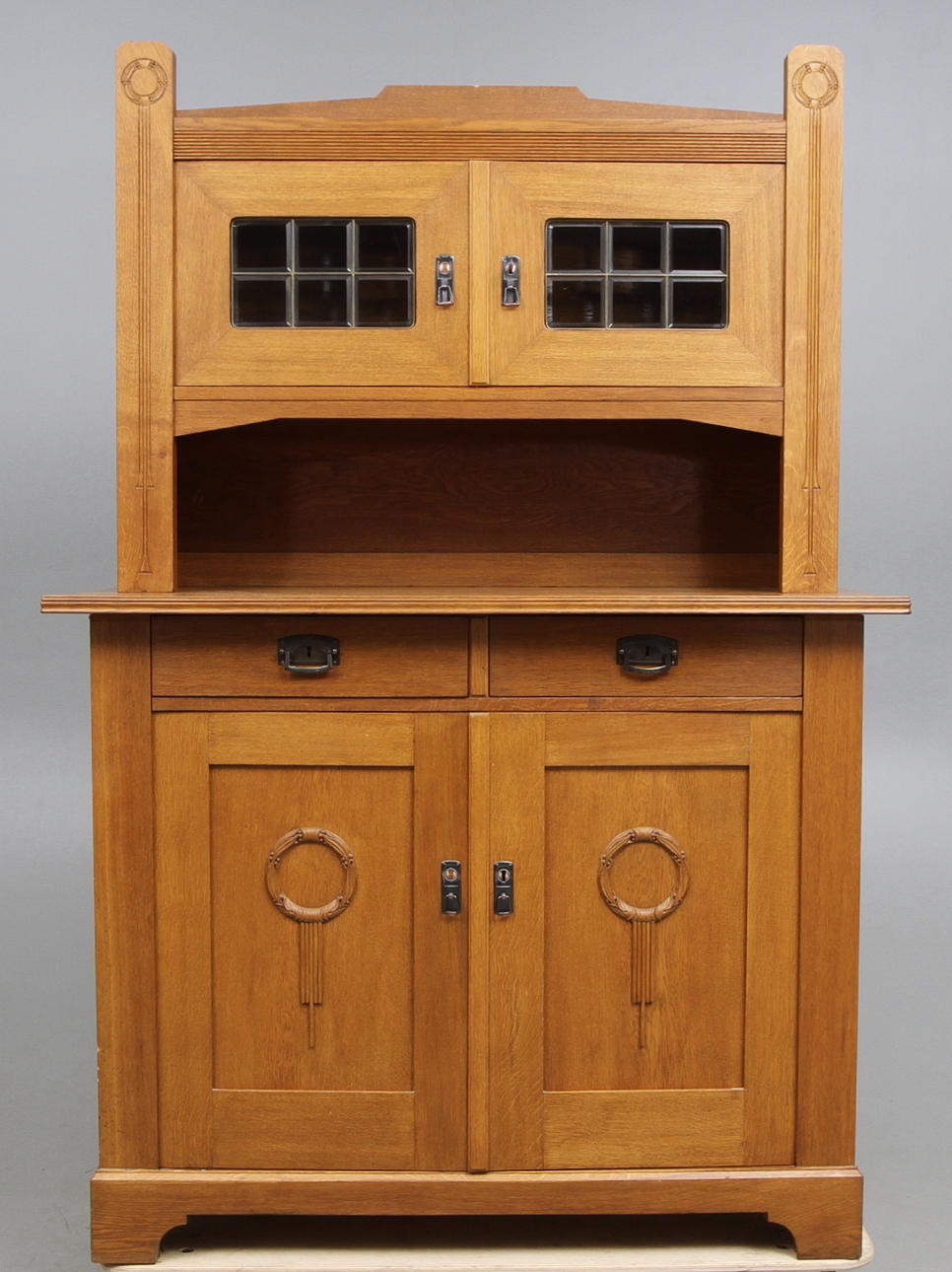 SKÄNKSKÅP, ek, Jugend, 1900-talets första kvartal.