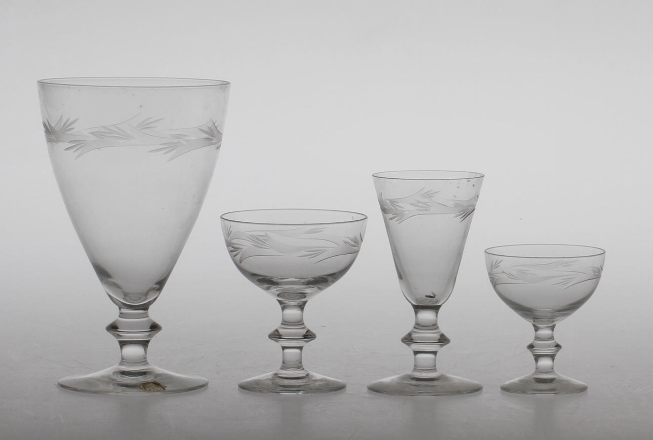 GLASSERVIS, 35 delar, "Pysen", Kosta. 1900-tal.