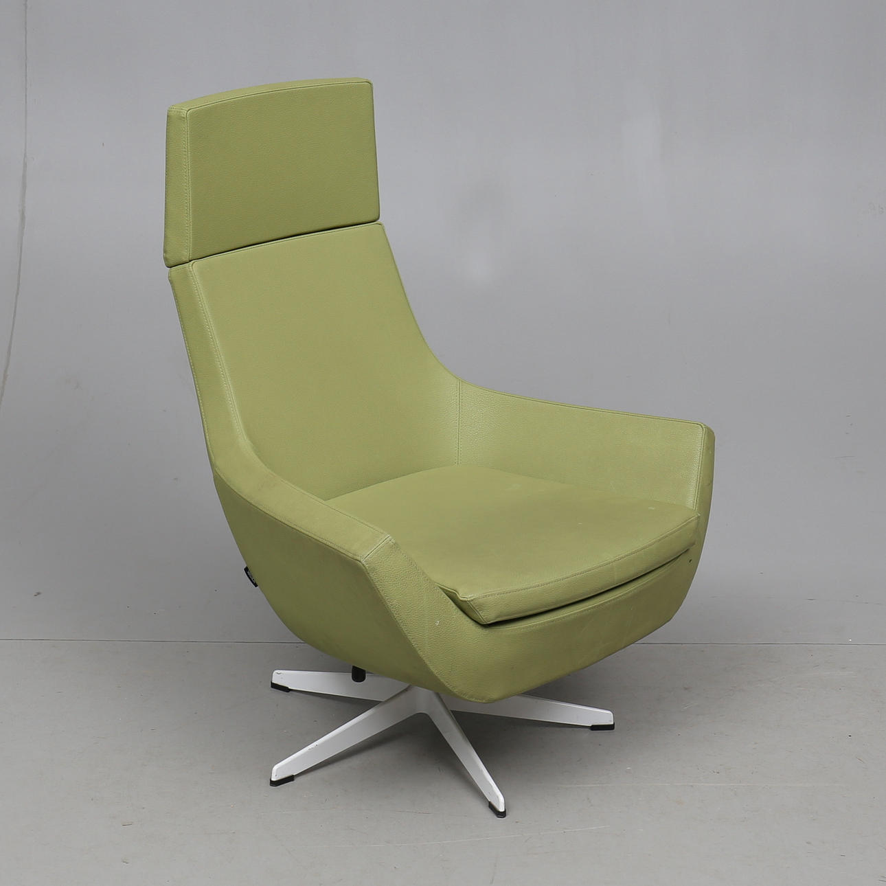 SNURRFÅTÖLJ, Happy Swing swedese, 2016.