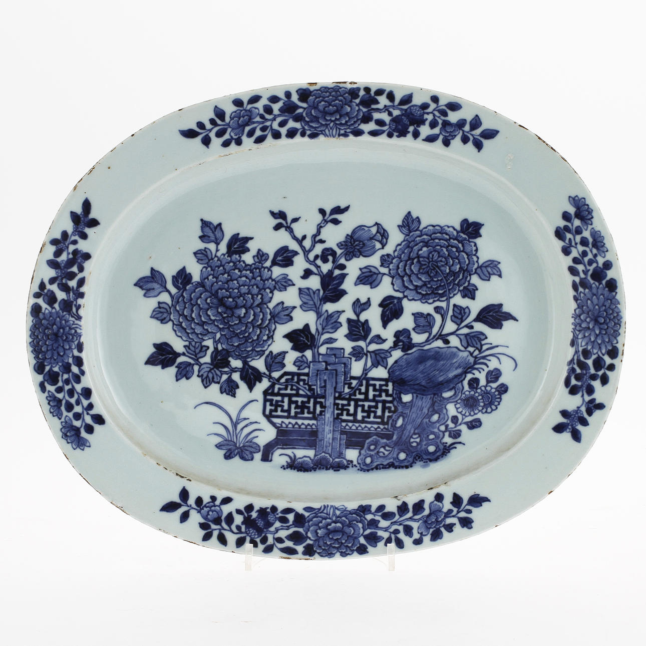 STEKFAT, porslin. Kina, Qianlong (1736-95).