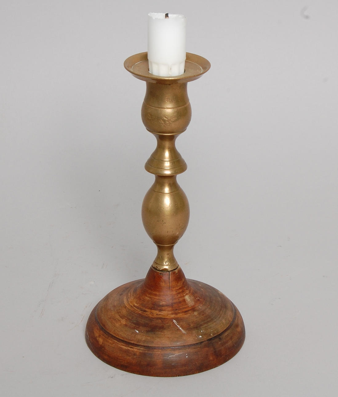 LJUSSTAKE, barock på träfot, 1700-tal.