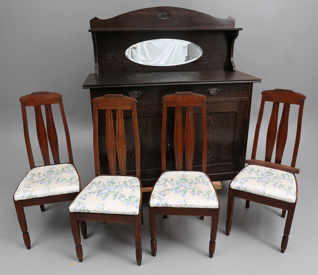 BUFFÉ samt STOLAR, 4 st, senjugend, 1900-talets första hälft.