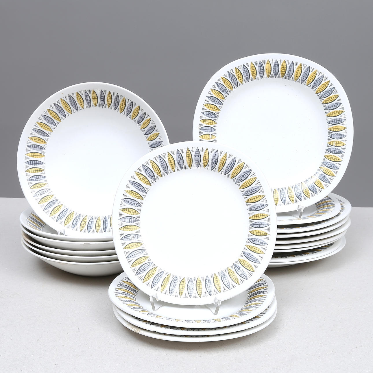 SERVISDELAR, 19 st, porslin, "Orange", Rörstrand.