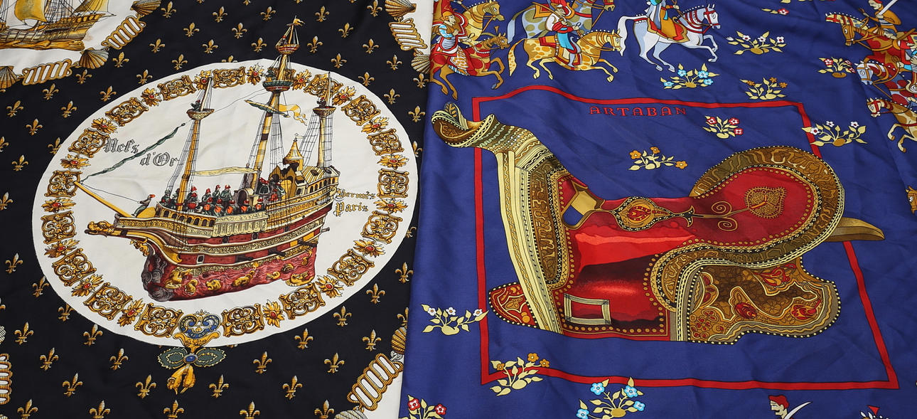 SCARVES, 2 st, märkta Hermès, Paris.